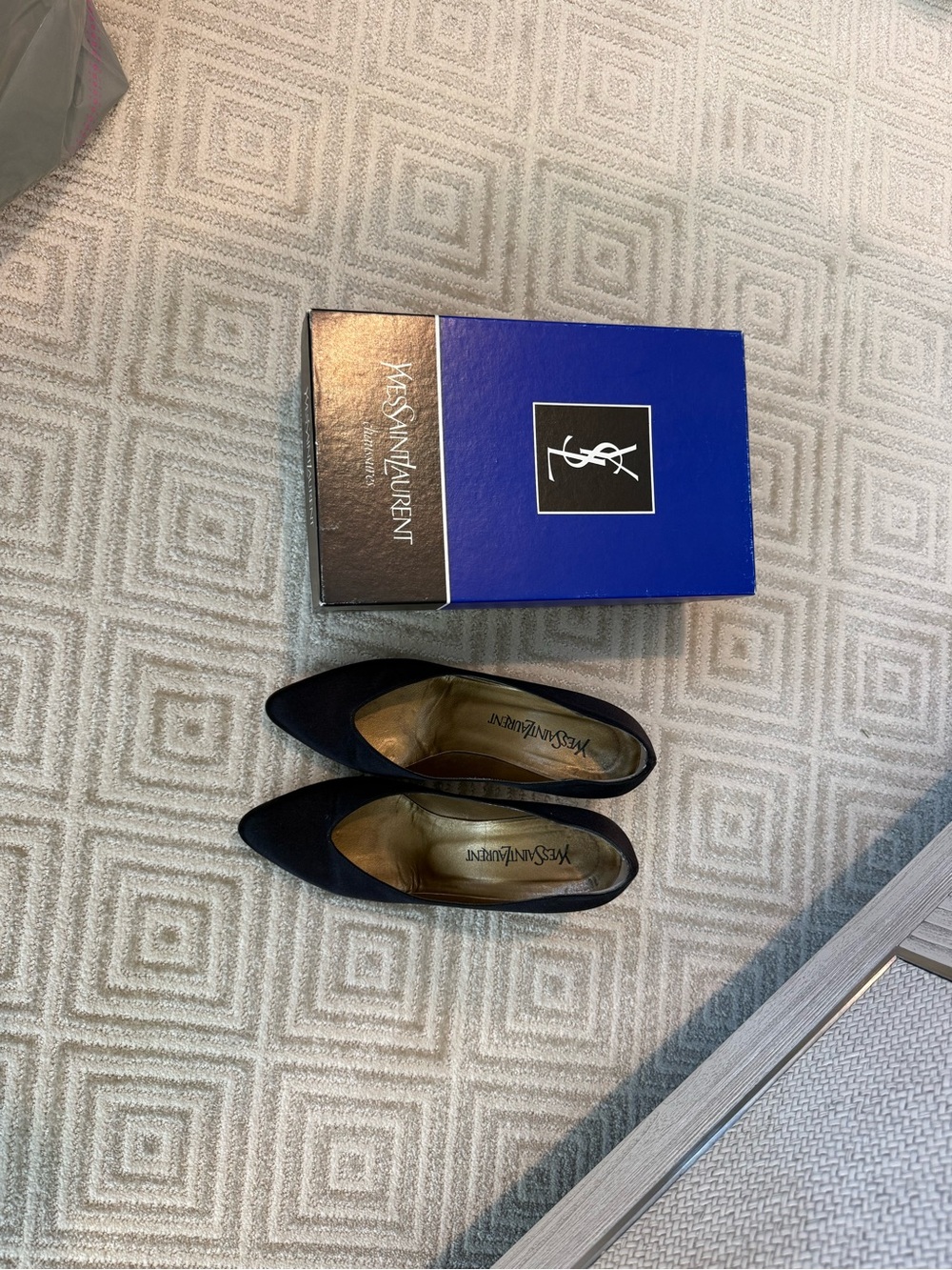 Yves Saint Laurent Black Pointed-Toe Suede Pumps
